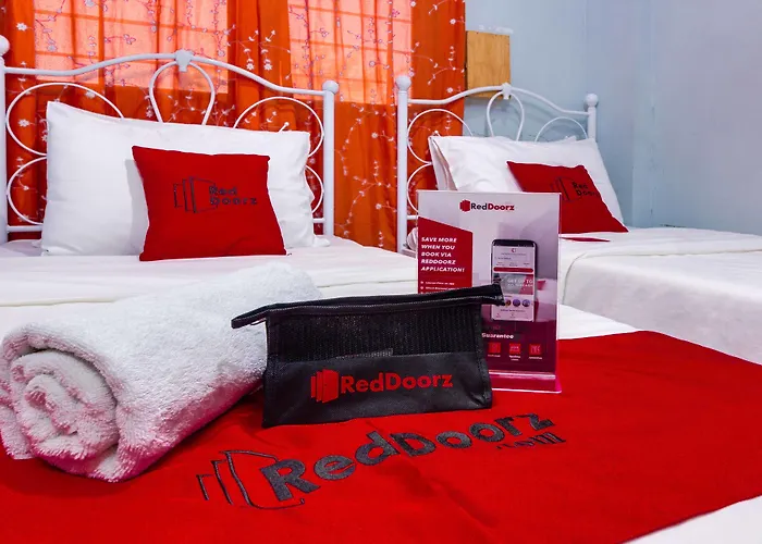 Reddoorz @ Zapatera 2*